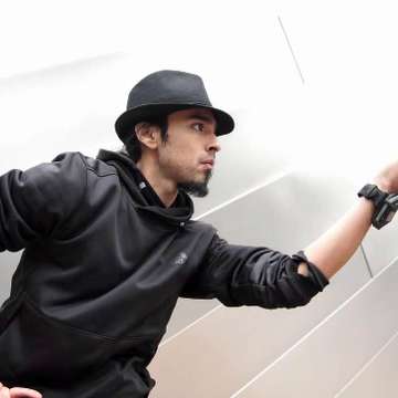 Atomic Bands Use Smart Gesture Tracking to Teach Players Dance Moves and Kung Fu